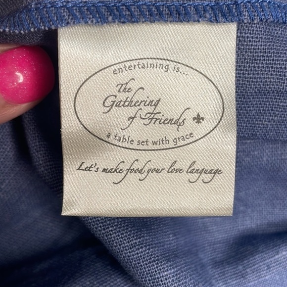 𝅺chambray linen & cotton blend apron w/ floral accents. Adjustable waist & neck - Picture 11 of 12